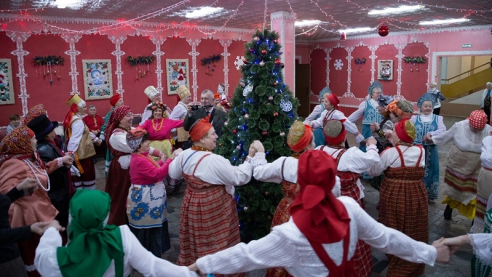 Вдруг прозвучали переборы серебристые