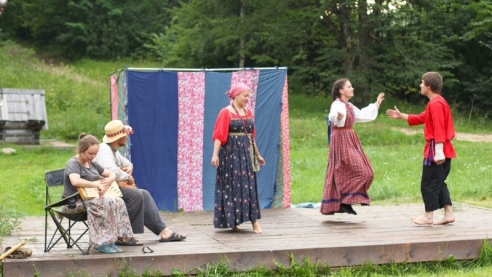 Русские игры - Состязание плясунов